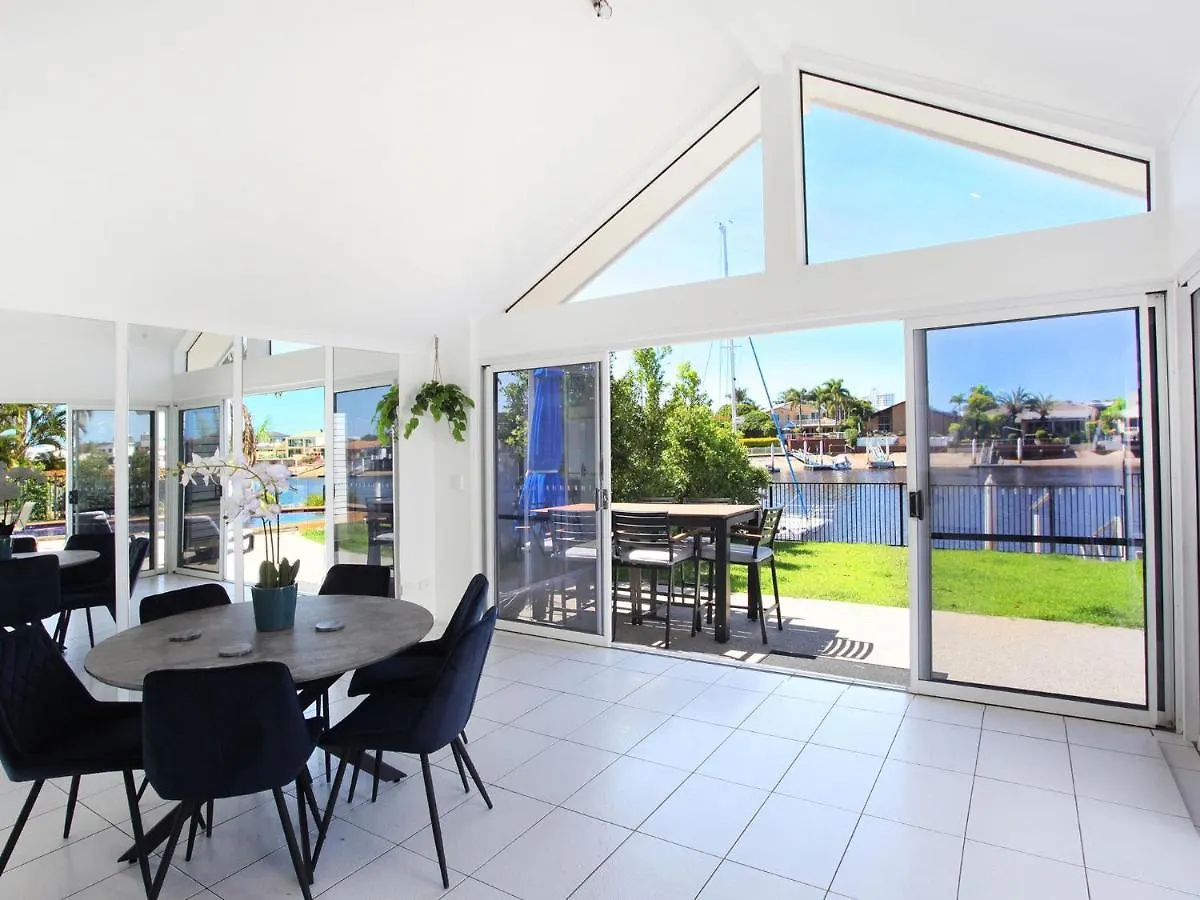 Waterfront Oasis: Luxe 5BR with Pool and Pontoon Villa Mooloolaba