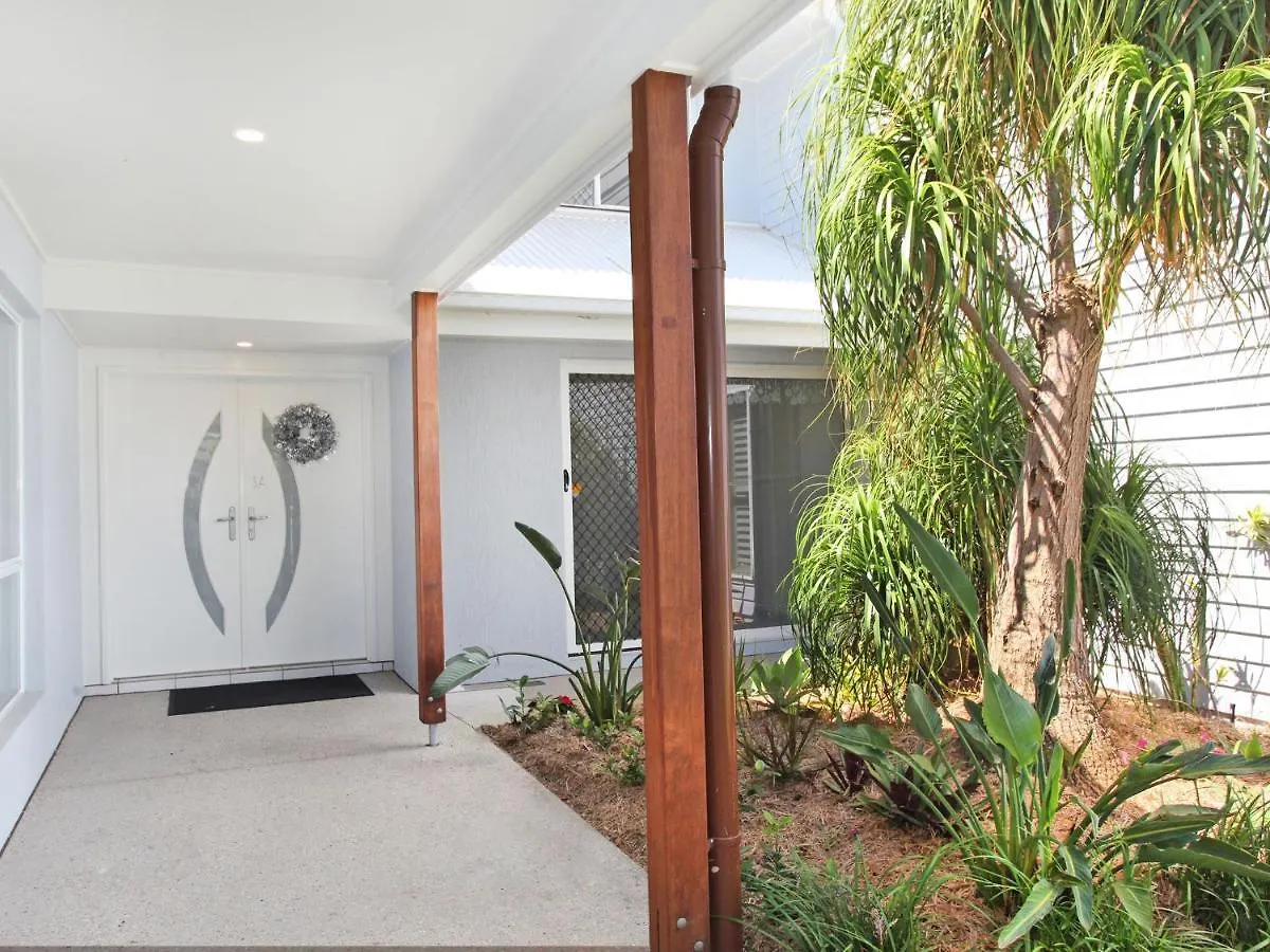 Luxurious Waterfront North Facing 5 Bedroom House With Pool, Pontoon And Deep Water Access Near Mooloolaba 0*,