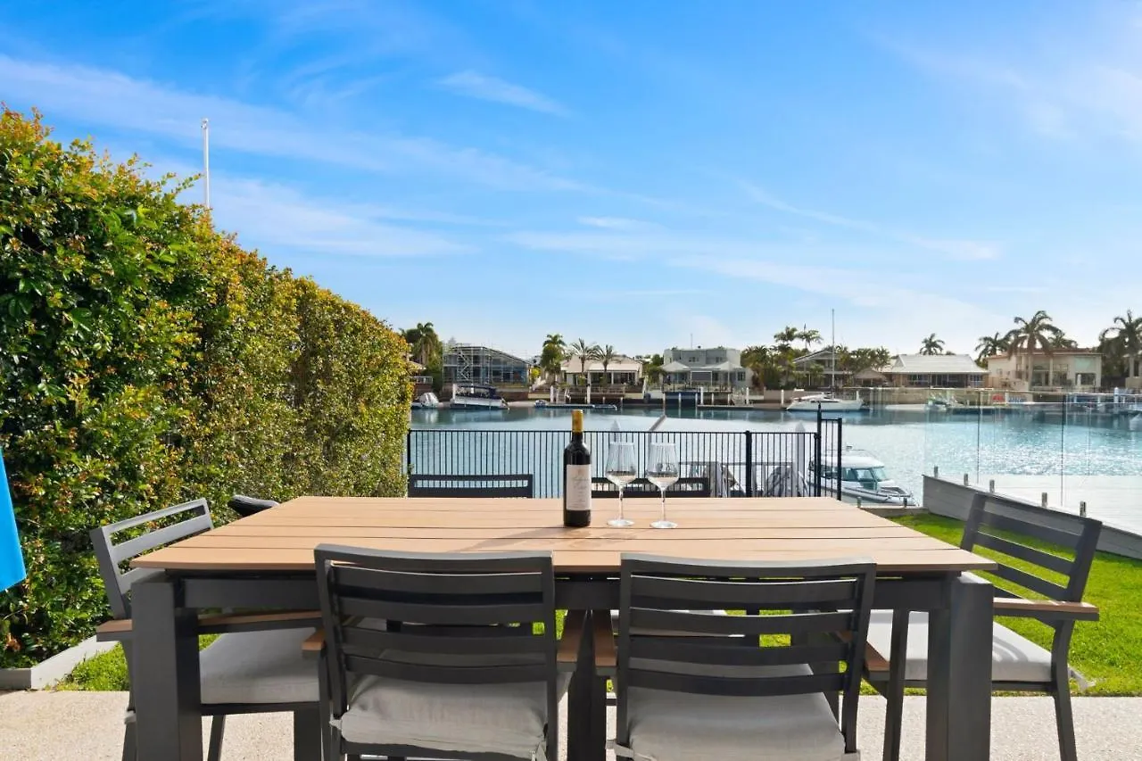 Luxurious Waterfront North Facing 5 Bedroom House With Pool, Pontoon And Deep Water Access Near Mooloolaba 0*,  Australien
