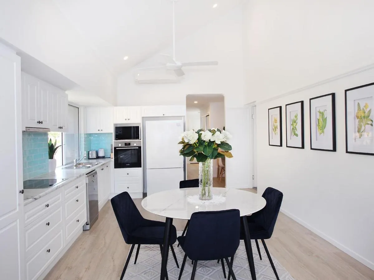 Waterfront Oasis: Luxe 5BR with Pool and Pontoon Villa Mooloolaba