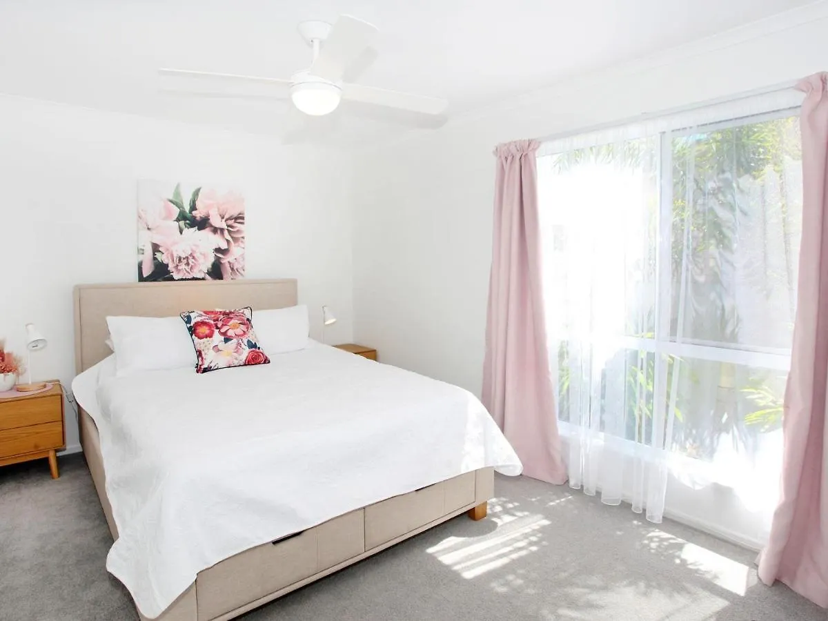 Waterfront Oasis: Luxe 5BR with Pool and Pontoon Villa Mooloolaba Australia