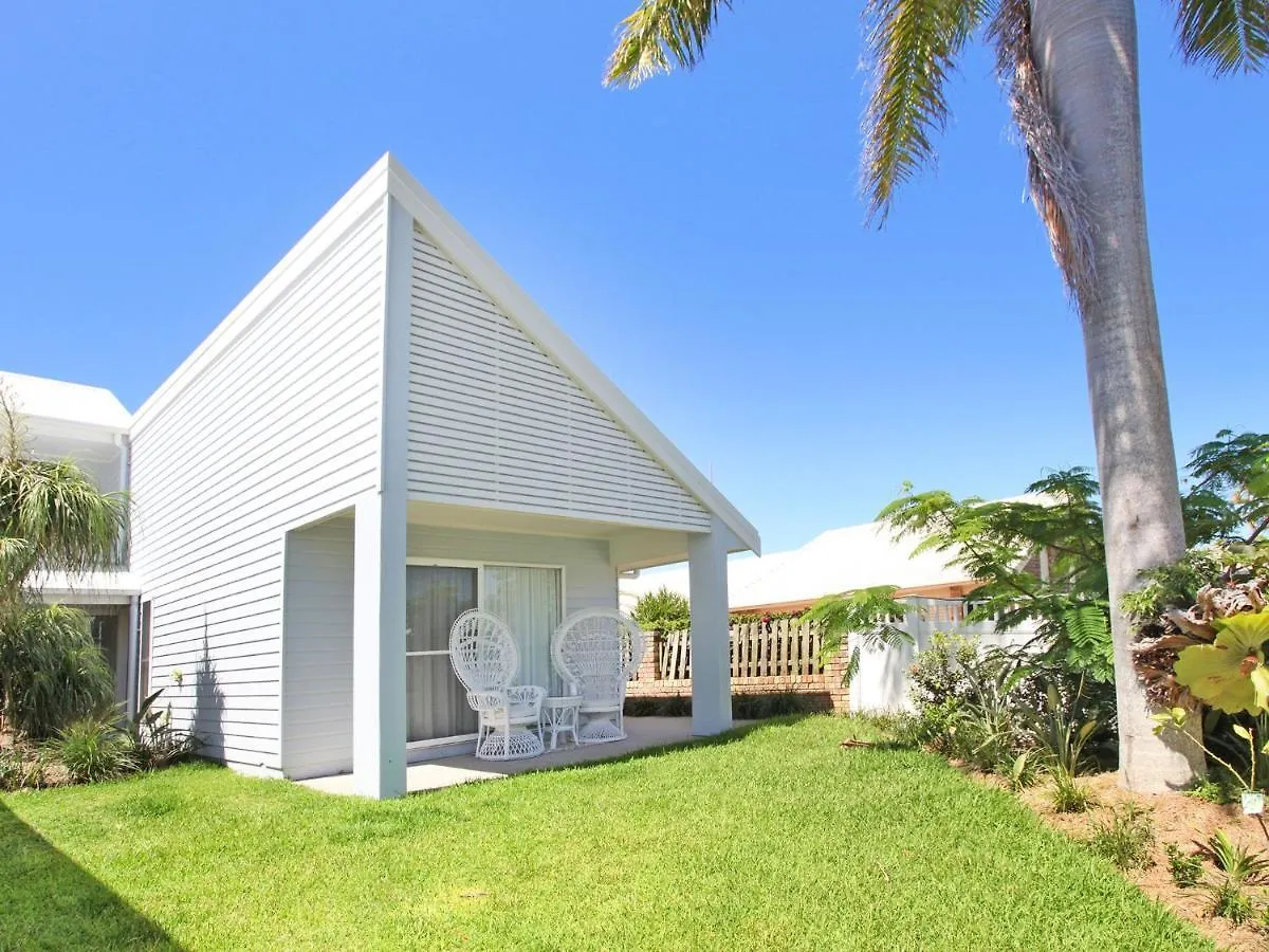 Holiday home Waterfront Oasis: Luxe 5BR with Pool and Pontoon Villa Mooloolaba Australia