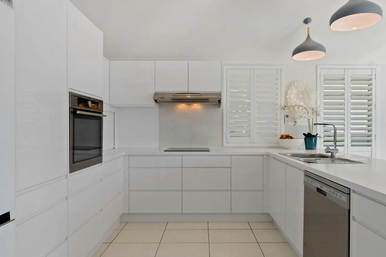 Holiday home Waterfront Oasis: Luxe 5BR with Pool and Pontoon Villa Mooloolaba